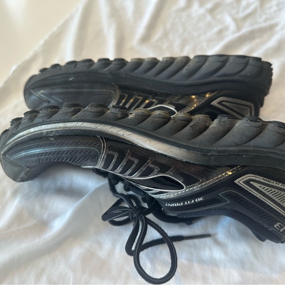 Brooks men’s size 10 running shoes - Picture 8 of 10